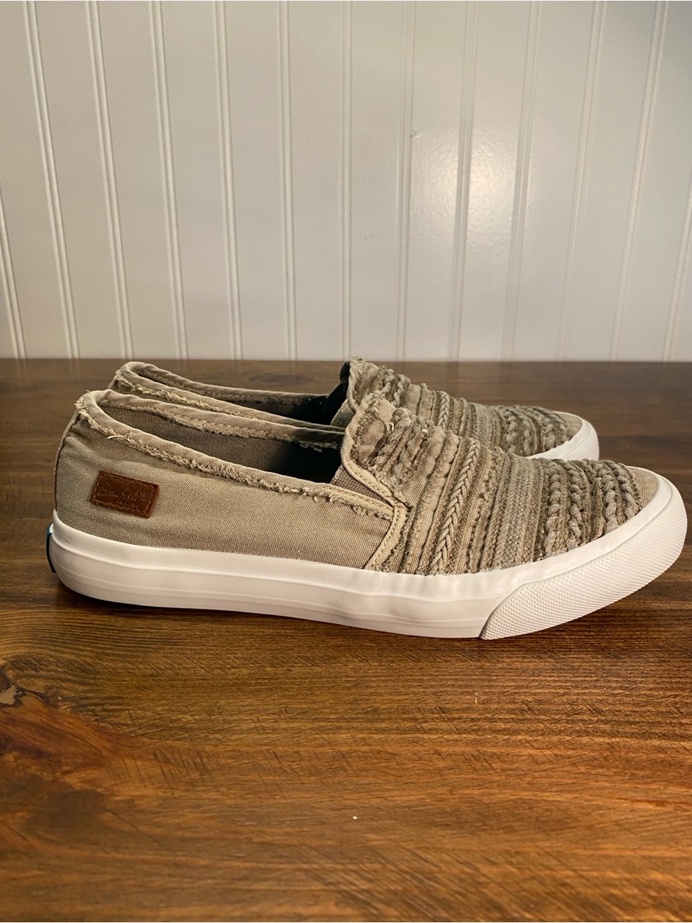 BLOWFISH - Womens size 7.5 - Taupe Woven Style Slip-On Sneakers